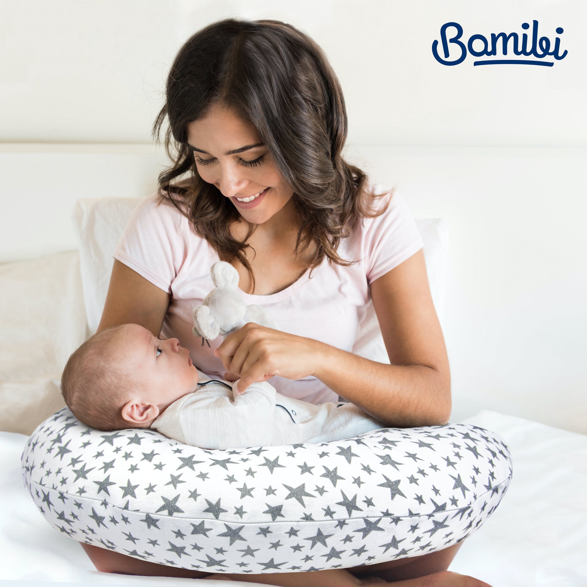 breastfeeding-pillow-stars-mom-baby